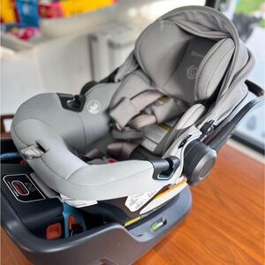 Uppababy Aria Car seat and Base